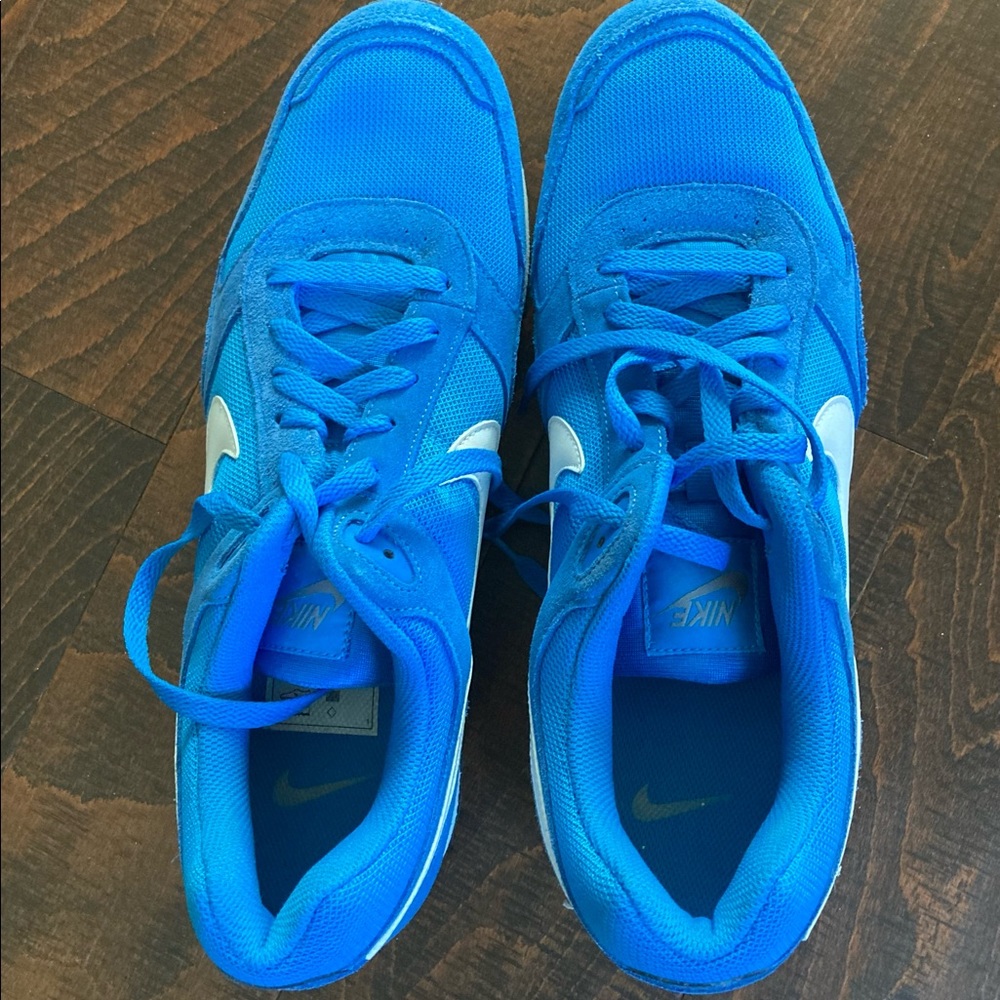 NIKE. Size 13. Euc